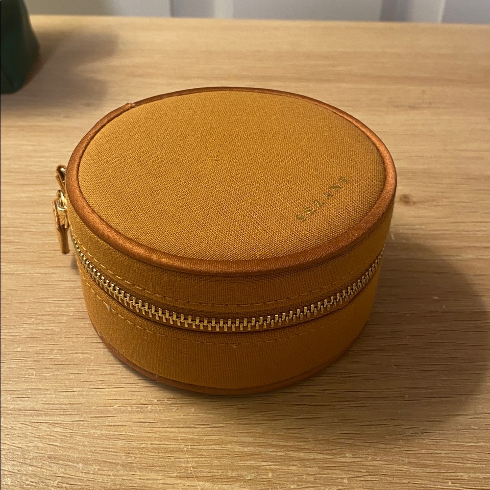 Sézane Jewelry Box Case Mustard
New (Unused) Without Tag